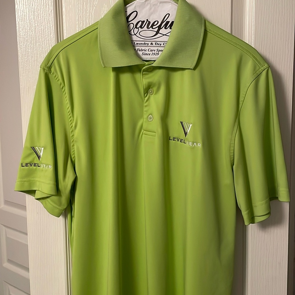 Levelwear, men’s golf shirt size medium in neon green